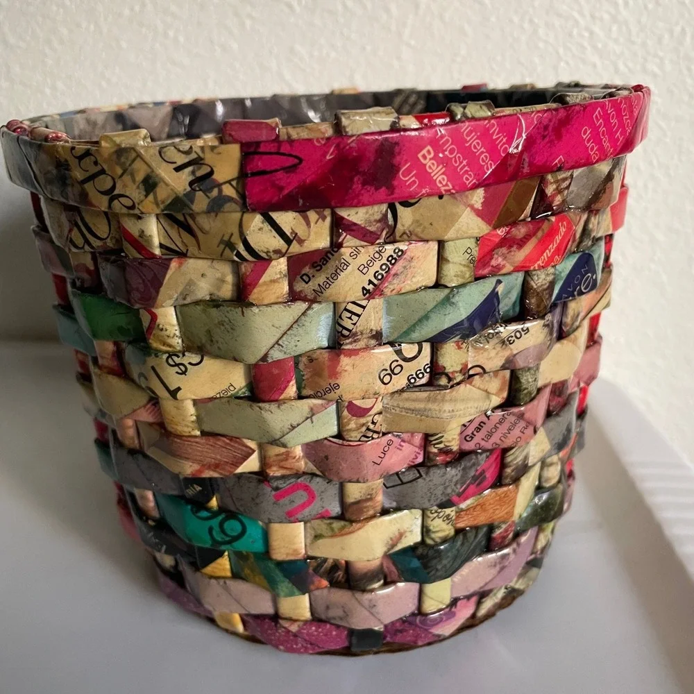 Vintage Woven Paper Planter Basket Handmade Multi-Colored‎ newsPaper Flowers